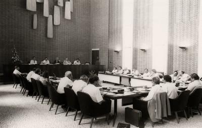7422 Vergadering van de gemeenteraad in de raadszaal van het stadhuis.