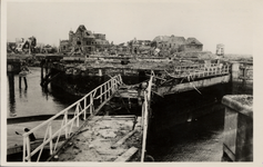 7451 Tweede Wereldoorlog. November 1944. Verwoestingen Grote Sluis en Stationsemplacementen. Sluizen en Stationsplein ...