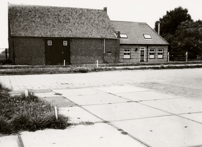 7545 Voormalige boerderij aan de Ritthemsestraat te Ritthem, gerestaureerd tot woonhuis