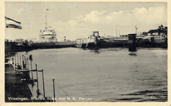 7584 'Vlissingen. Nieuwe Sluis met M.S. Dempo.'