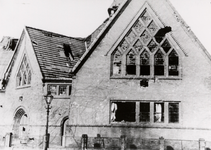 7630 Tweede Wereldoorlog. De zwaar beschadigde Gereformeerde Kerk in de Paul Krugerstraat