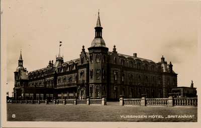 7683 'Vlissingen Hotel Britannia'. Boulevard Evertsen, het Grand Hotel des Bains, op 2 juni 1886 officieel geopend ...