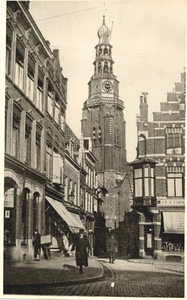 7705 De Kerkstraat met de St. Jacobstoren