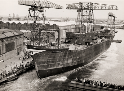 7742 Kon. Mij. de Schelde, tewaterlating van de turbinetanker 'Mijdrecht' op 31 juli 1954.Bouwnummer 278, het schip ...