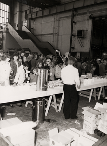 7861 Open dag gehouden t.g.v. het 100-jarig bestaan van de K.M.S. Halen van gratis koffie en limonade tijdens de 'open dag'.