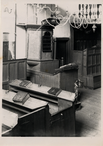 7925 Interieur van de Engelse kerk in het Noordertransept van de St. Jacobskerk. Voor de brand van 5 sept. 1911. De ...