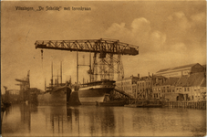 8013 'Vlissingen, 'De Schelde' met torenkraan' Kon. Mij. De Schelde, de schepen liggend aan de Dokkade zijn de ...