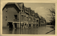 8236 Tweede Wereldoorlog. De Schuitvaartgracht gezien vanaf de hoek Eedestraat na de inundatie