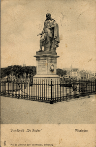 8279 'Standbeeld 'De Ruyter'. Vlissingen'Standbeeld M.A. de Ruyter, Keizersbolwerk, Boulevard de Ruyter. In 1905 werden ...