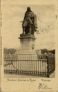 8295 'Standbeeld Admiraal de Ruyter. Vlissingen'Standbeeld M.A. de Ruyter, Keizersbolwerk, Boulevard de Ruyter. In 1905 ...