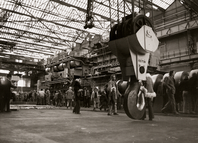 8317 Open dag gehouden t.g.v. het 100-jarig bestaan van de K.M.S. Bezichtiging van de machinefabriek.