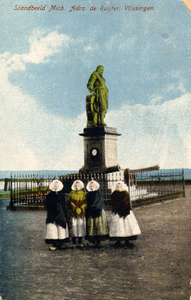 8318 'Standbeeld Mich. Adrz. de Ruijter, Vlissingen'Standbeeld M.A. de Ruyter, Keizersbolwerk, Boulevard de Ruyter.