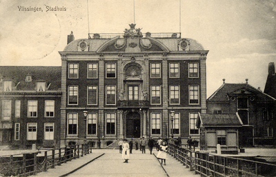 8328 'Vlissingen, Stadhuis' Stadhuis op de Houtkade (Van Dishoeckhuis) en Schipbrug.