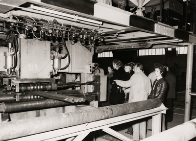 8349 Feestelijkheden t.g.v. het 100-jarig bestaan van de K.M.S. 'Open dag'. De Pijpenfabriek.