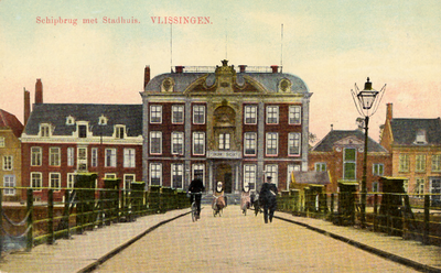 8388 'Schipbrug met Stadhuis. Vlissingen' Stadhuis op de Houtkade (Van Dishoeckhuis).