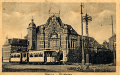 8591 'Station - Vlissingen' Het station aan de Buitenhaven, gebouwd 1894, met tram.