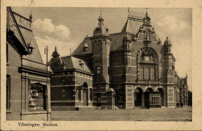 8693 'Vlissingen. Station' Het station aan de Buitenhaven, gebouwd 1894.