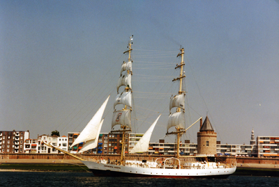 8731 De zeilmanifestatie Sail 94 Vlissingen van 2-4 juli 1994. Het schip Fryderyk Chopin voor Boulevard de Ruyter
