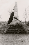 8764 Tweede Wereldoorlog. Monument Marnix van St.Aldegonde in West-Souburg. Op 3 september 1872 door de Antwerpenaren ...