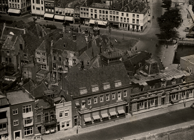 8831 Luchtfoto van Vlissingen met een gedeelte van Boulevard de Ruyter, het Bellamypark en een stukje van de Nieuwendijk