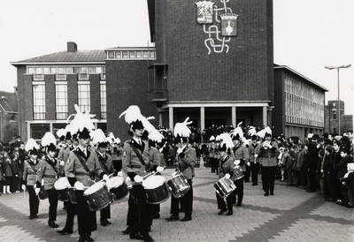 9004 De Delta band uit Vlissingen showt haar nieuwe uniformen op het Stadhuisplein