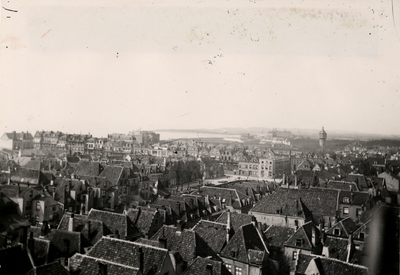 9201 Panorama van de binnenstad van Vlissingen. Van links onder naar het midden ziet men de Spuistraat