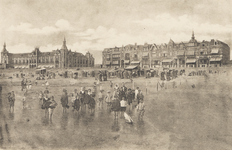 9430 Het badstrand met daarachter Boulevard Evertsen. Links het Grand Hotel des Bains, gebouwd in 1885-1886, geopend op ...
