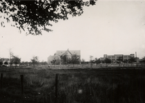 9633 De Roomskatholieke kerk op de Nieuwe Markt (de noordzijde grenzend aan de Singel. Op 24 december 1911 werd de O.L. ...