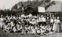 9679 Christelijke Knapenvereniging Samuël, opgericht in 1917. Buitendag op de boerderij van de familie de Witte bij ...