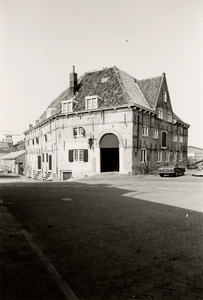 9721 Het voormalig militair magazijn, Wijnbergsekade 1, hoek Paardenstraat