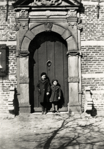 9910 Hofstede Baskensburg, gelegen aan de Hogeweg no.174. Eigenaar boer Govert Leendertse in 1926 vanuit Wissenkerke ...
