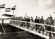 9990 Kon. Mij. De Schelde, tewaterlating van het vrachtschip Kinderdijk op 17 september 1955. Bouwnr. 280, bouwjaar ...