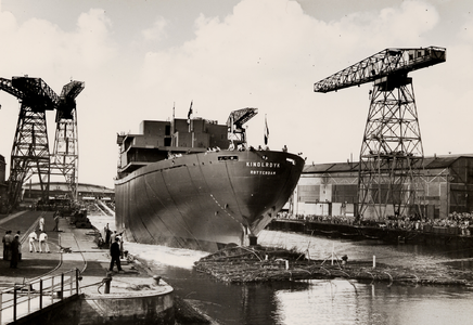 9992 Kon. Mij. De Schelde, tewaterlating van het vrachtschip Kinderdijk op 17 september 1955. Bouwnr. 280, bouwjaar ...