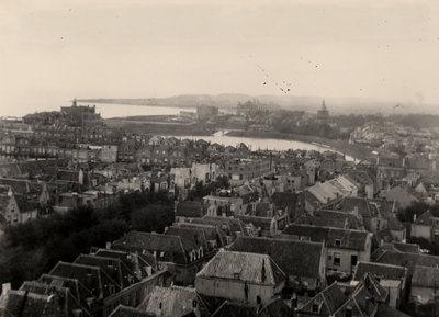 10069 Panorama van de binnenstad van Vlissingen. Van links onder naar midden de Spuistraat. Op de achtergrond is de ...