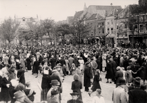 10257 Bevrijdingssamenkomst op het Bellamypark gevolgd door een muzikale rondwandeling met de corpsen 'Ons Genoegen' en ...