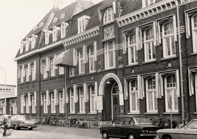 10269 Het gebouw van ziekenhuis St. Joseph in de Van Dishoeckstraat na de fusie met ziekenhuis Bethesda