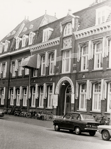 10272 Het gebouw van ziekenhuis St. Joseph in de Van Dishoeckstraat na de fusie met ziekenhuis Bethesda