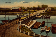 10385 'Vlissingen. Spoorbrug' De Keersluisbrug (gebouwd in 1872) over het Kanaal door Walcheren met op de achtergrond ...