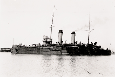 10435 Pantserdekschip annex kruiser Hr. Ms. Zeeland in de haven van Vlissingen
