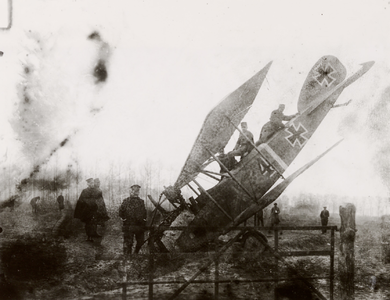 10596 Eerste Wereldoorlog. Duitse verkenner/bommenwerper/artillerie-observatie vliegtuig, Albatros C VII, gebruikt in ...