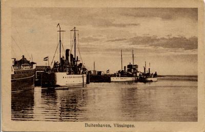 10900 'Buitenhaven, Vlissingen'. Marineschepen aan de oostzijde van de Buitenhaven