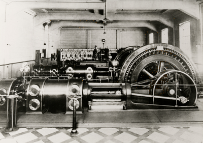 10999 Machines in de oude electriciteitscentrale aan de Koningsweg in Vlissingen. Deze centrale werd in 1909-1910 gebouwd