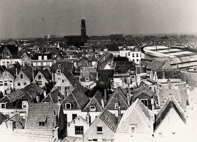 11275 Luchtfoto van Vlissingen. Vanaf de Sint Jacobstoren gezicht op de oude binnenstad, gezien in noordelijke richting