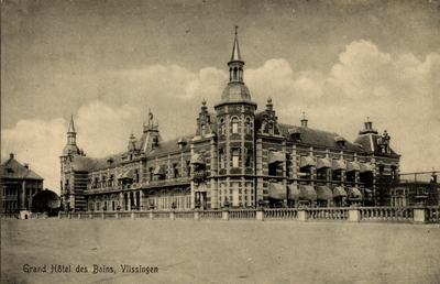 11294 'Grand Hotel des Bains, Vlissingen'. Boulevard Evertsen, het Grand Hotel des Bains, (later Britannia) geopend op ...