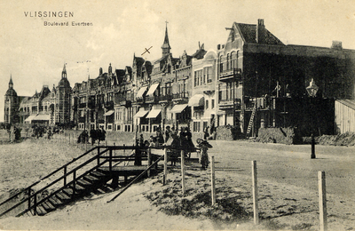 11372 'Vlissingen Boulevard Evertsen'. Boulevard Evertsen, bouw van het Strandhotel. Op de achtergrond ziet met links ...