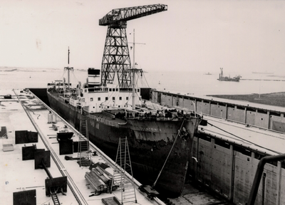 11400 Koninklijke Maatschappij de Schelde (KMS). Het eerste reparatieschip in dok 1, het kleinste van de 2 dokken van ...