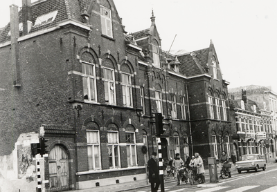 11459 Het voormalige Burger Weeshuis aan de Badhuisstraat zal binnenkort gesloopt worden. Het pas gebouwde pand werd op ...