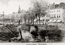 11577 De Beursbrug over de Voor- en Koopmanshaven vòòr of omstreeks 1900. Daarachter ziet men de Bellamykade.