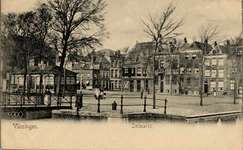 11996 'Vlissingen. Zeilmarkt.' gezien vanaf de Rommelkade met links de Roode Brug en het wachthuisje van de ...