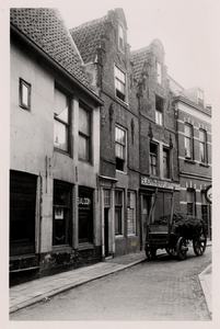 12041 Korte Vrouwestraat gezien vanaf de Walstraat, kort na de tweede wereldoorlog